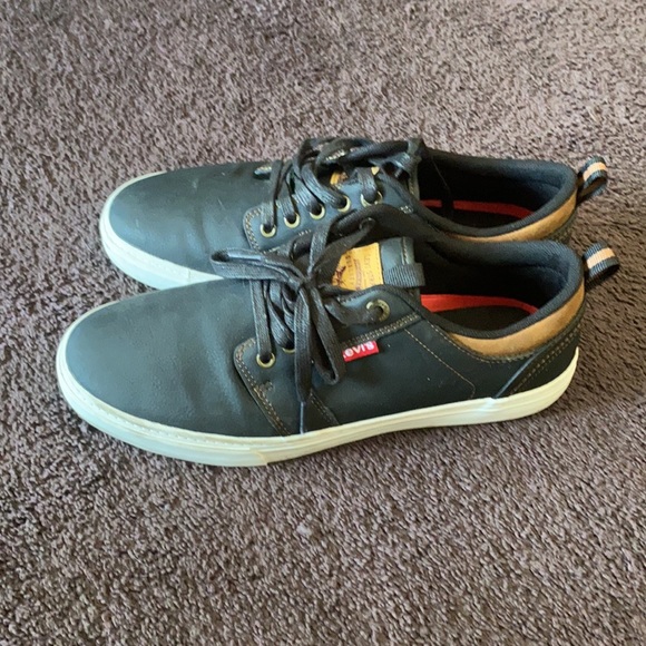 Men’s Levi’s Casual Sneakers-Size 8.5-Fit like 10 - Picture 2 of 5